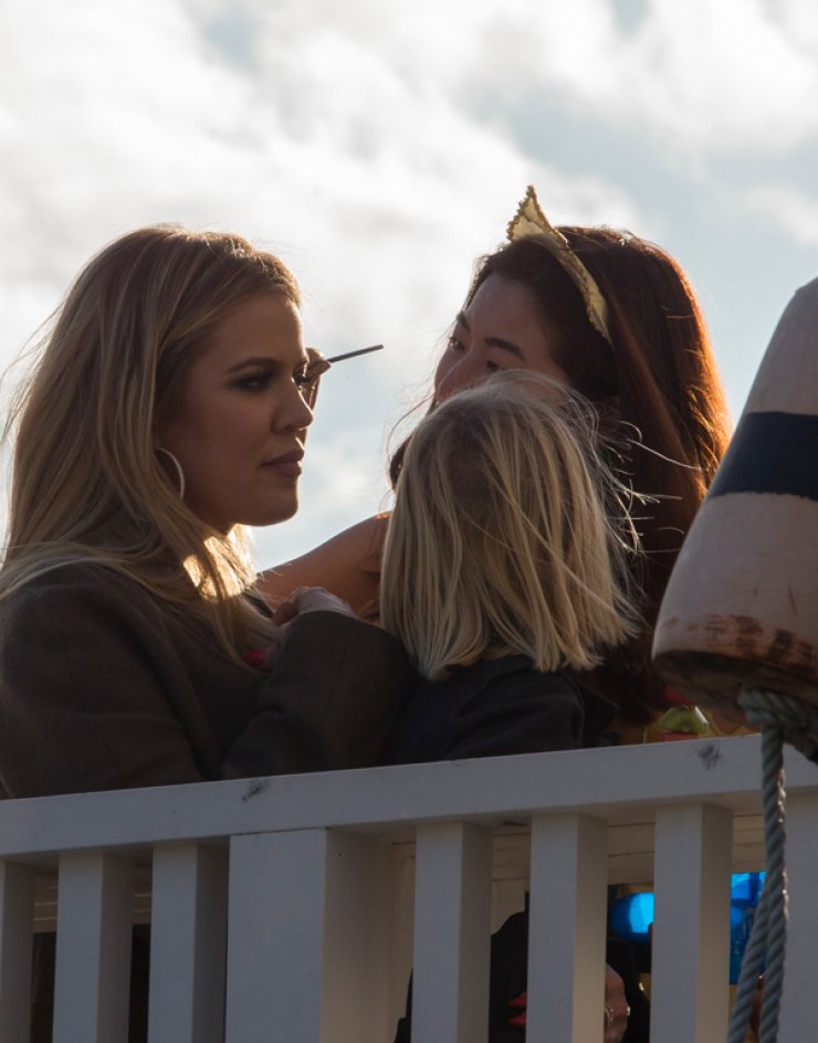 Khloe Kardashian: Ξύπνηστε το μητρικό της ένστικτο; [εικόνες]