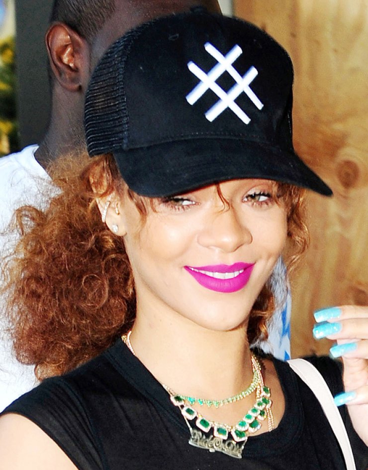 Rihanna: Αυτή είναι η αγαπημένη της μάρκα καλλυντικών [εικόνες]