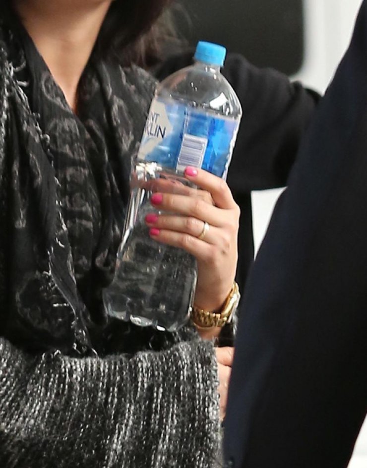 Αρραβώνας για διάσημη τραγουδίστρια [εικόνες]