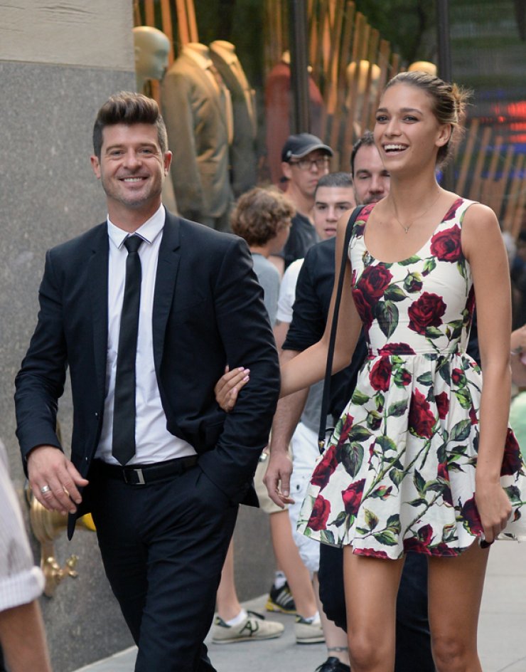 Σοβαρεύει η σχέση για διάσημο τραγουδιστή [εικόνες]