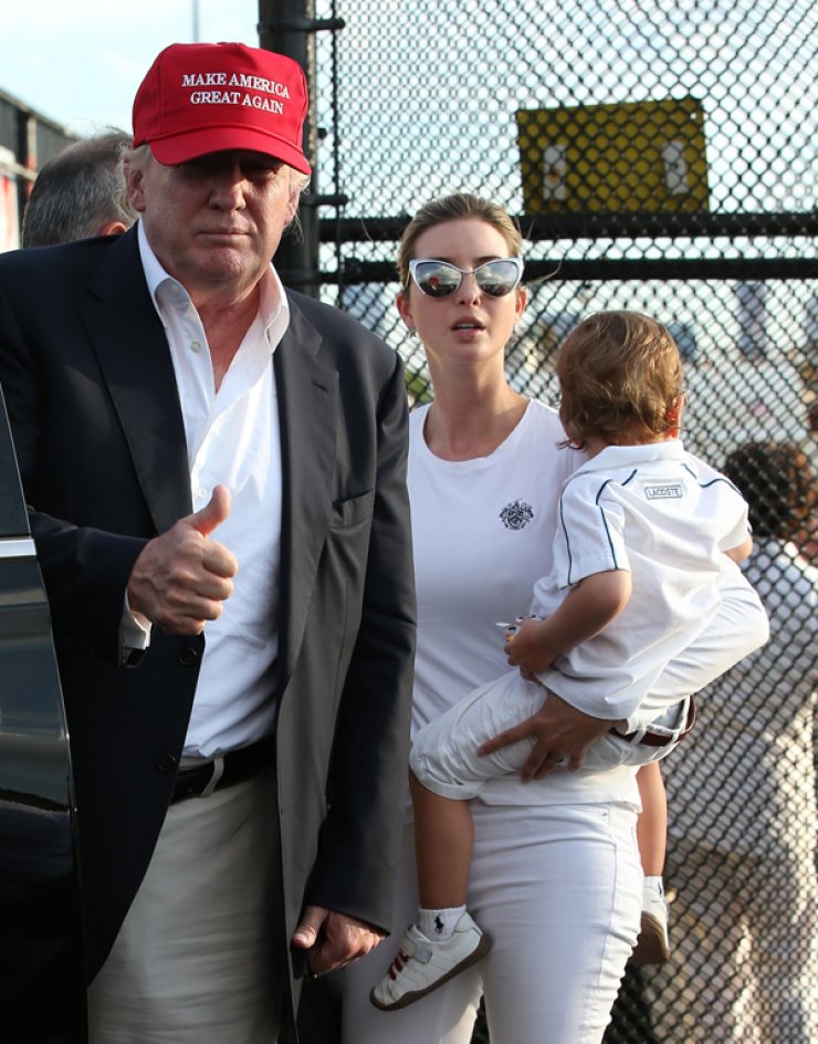 Ο υποψήφιος πλανητάρχης Donald Trump τρέχει και δε φτάνει [εικόνες]