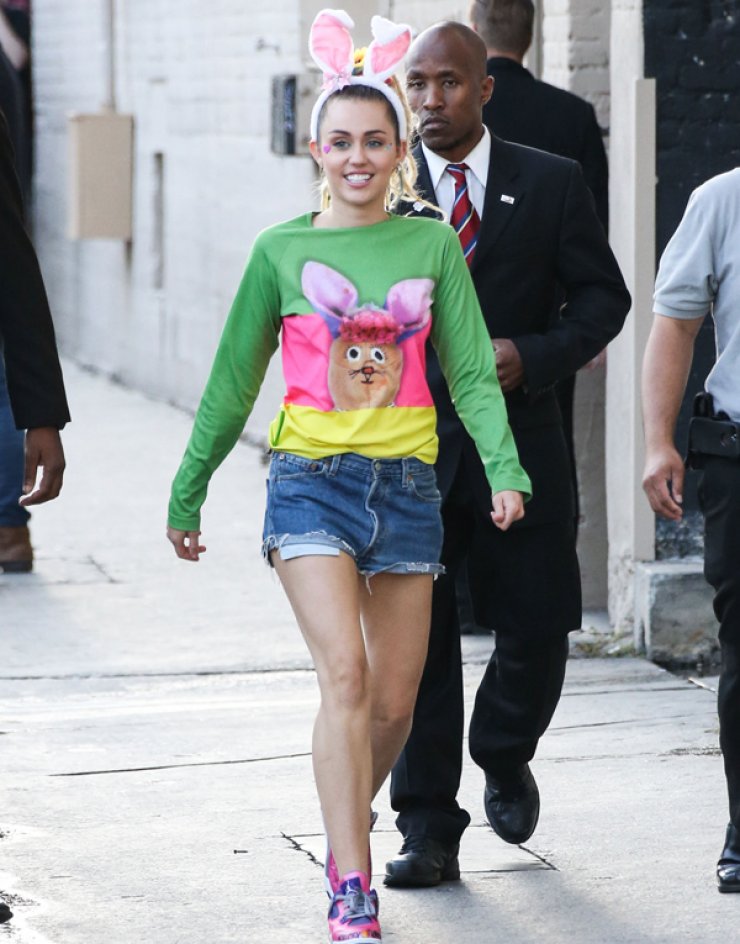 Η Miley Cyrus και η εμφάνιση-κουνέλι [εικόνες]