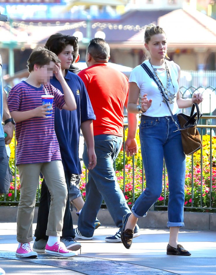 Η σύντροφος του Johnny Depp είναι έτοιμη να γίνει μητέρα [εικόνες]