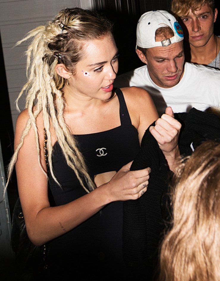 Με νέο σύντροφο η Miley Cyrus [εικόνες]
