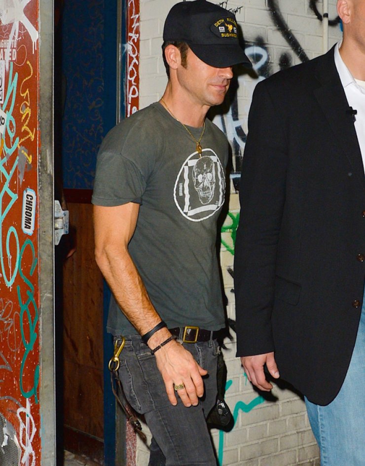 Τα νυχτοπερπατήματα του νεόνυμφου Justin Theroux [εικόνες]