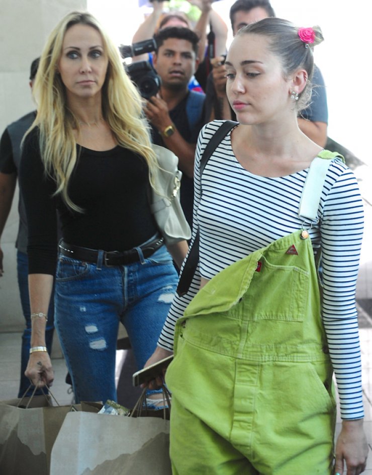 Miley Cyrus: Μπήκε σε κλινική αποτοξίνωσης; [εικόνες]