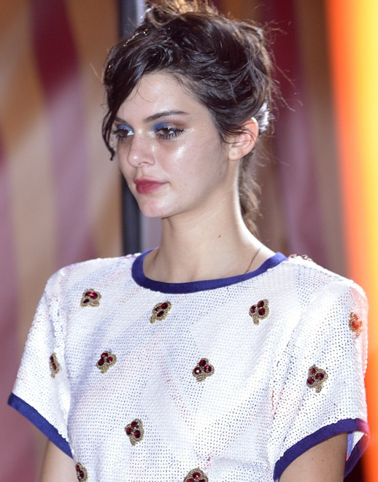 Κατάφεραν και έκαναν την Kendall Jenner...άσχημη [εικόνες]