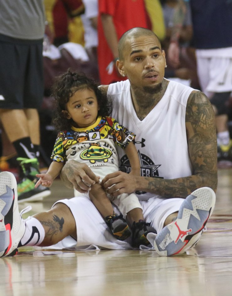 Chris Brown: Αυτή είναι η μόνη γυναίκα που μπορεί να τον λυγίσει [εικόνες]