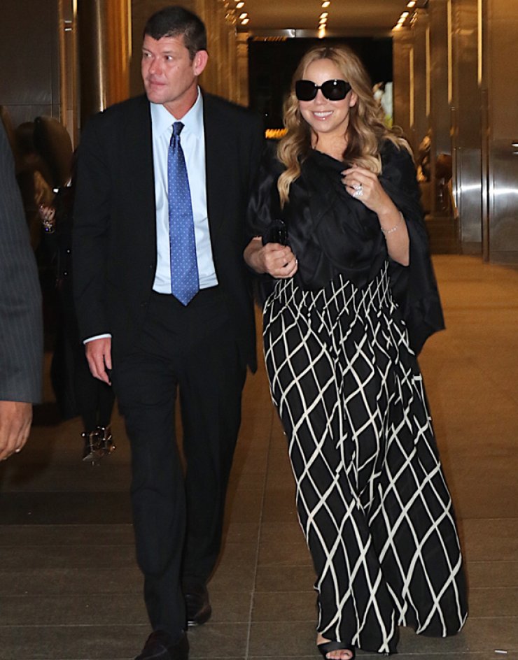 Διάσημη τραγουδίστρια μετακόμισε στον δισεκατομμυριούχο σύντροφό της 