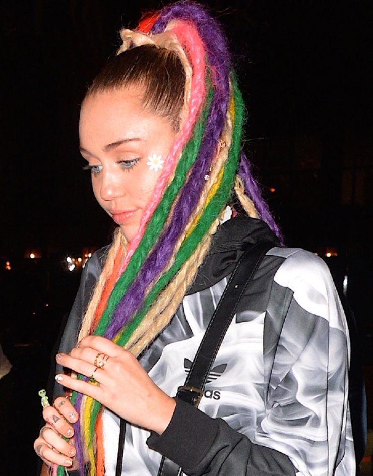 Miley Cyrus: Έκανε τα μαλλιά της ράστα [εικόνες]