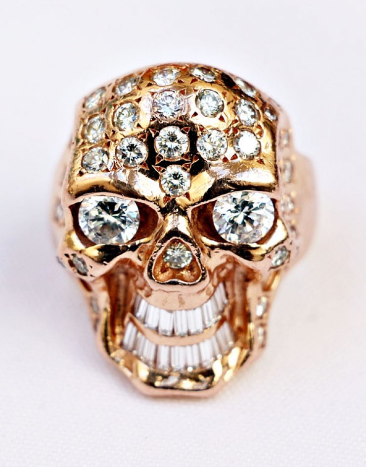 Το δαχτυλίδι που ενώνει τον Sylvester Stallone και τον Arnold Schwarzenegger [εικόνες]