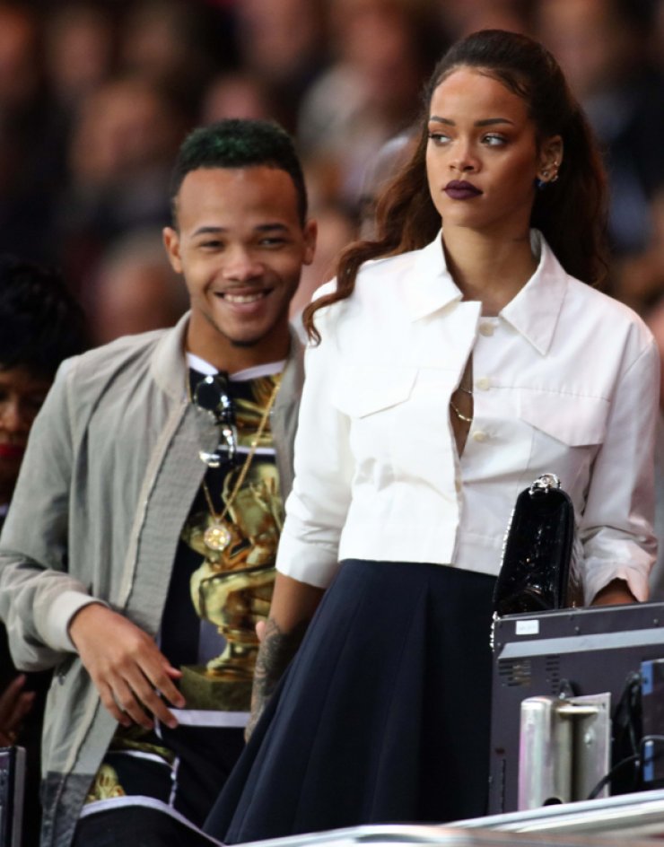 Η Rihanna μαζί με την οικογένειά της στο Παρίσι [εικόνες]