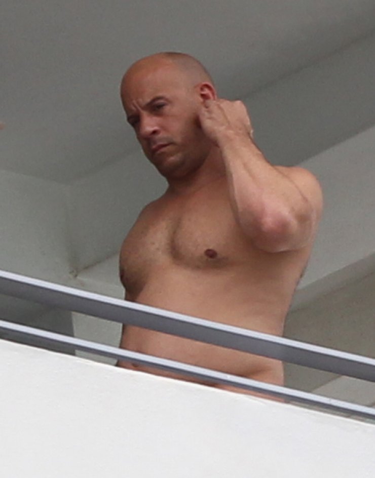 Δείτε τον πιο καλογυμνασμένο σταρ του Hollywood με κοιλιά και πολλά επιπλέον κιλά [εικόνες]