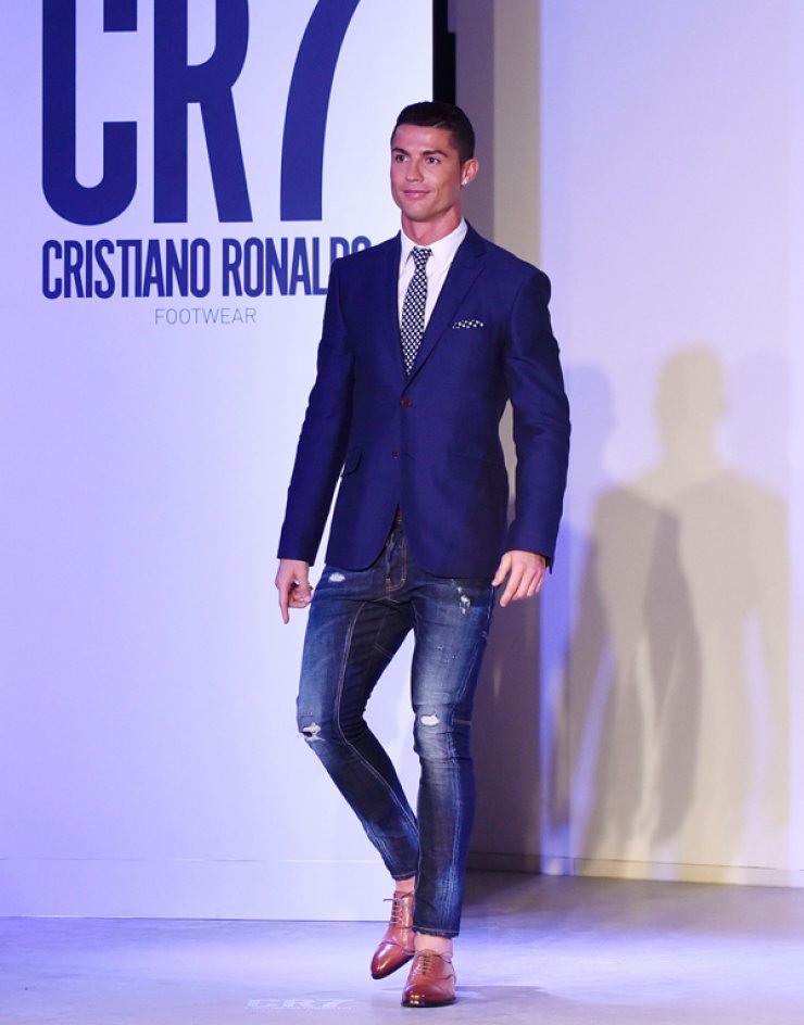 O Cristiano Ronaldo κάνει για πρώτη φορά πασαρέλα [εικόνες]
