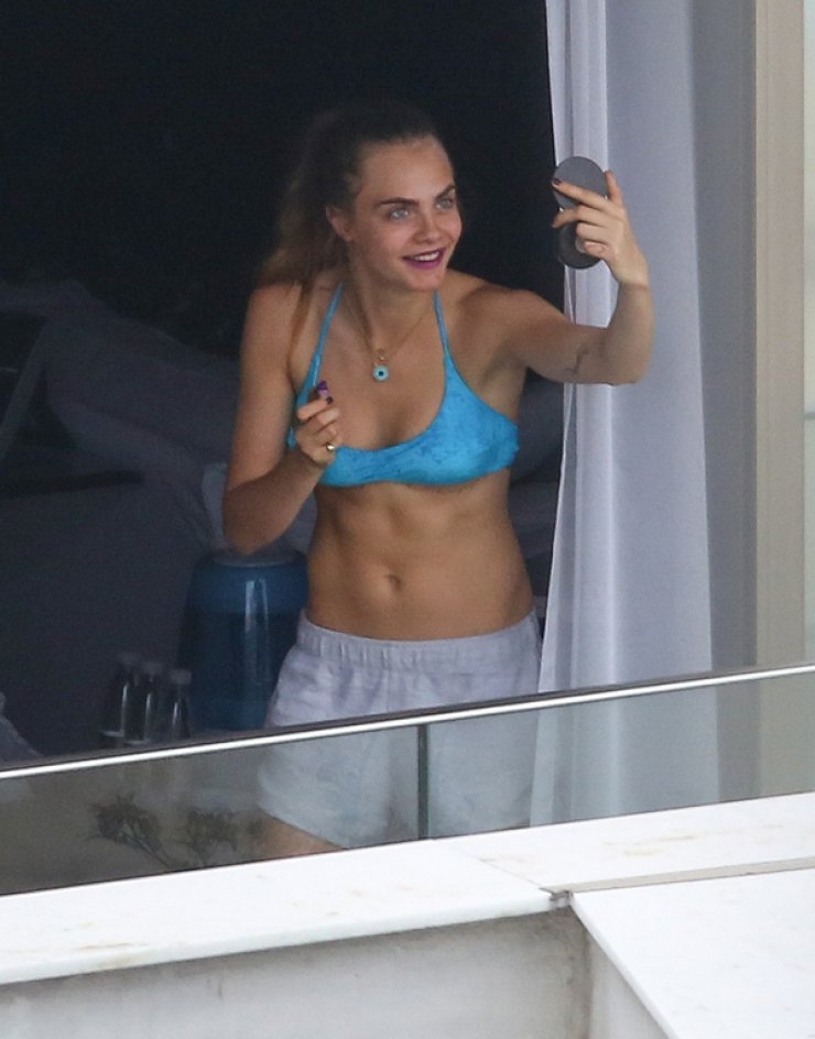 Η Cara Delevigne έχει κοιλιακούς που σκοτώνουν [εικόνες]