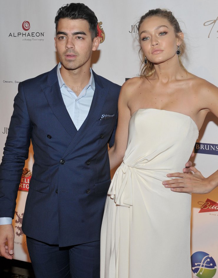 Δεν πρόλαβε να χωρίσει και ήδη βγαίνει με άλλον [εικόνα]