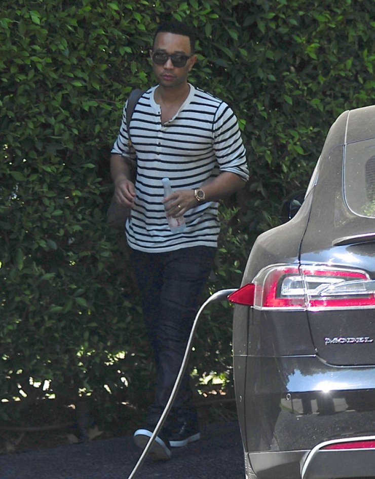 Είναι γεγονός! Διάσημος τραγουδιστής θα γίνει πατέρας [εικόνες]