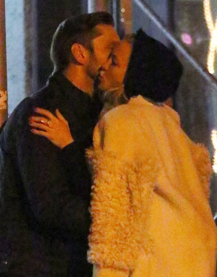 Νέος έρωτας για πασίγνωστη σταρ του Hollywood [εικόνες]