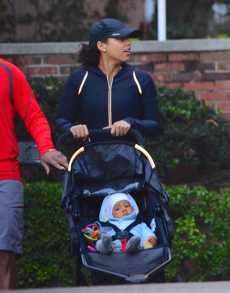 Δείτε διάσημη τραγουδίστρια για πρώτη φορά με την αγάπη της ζωή της [εικόνες]