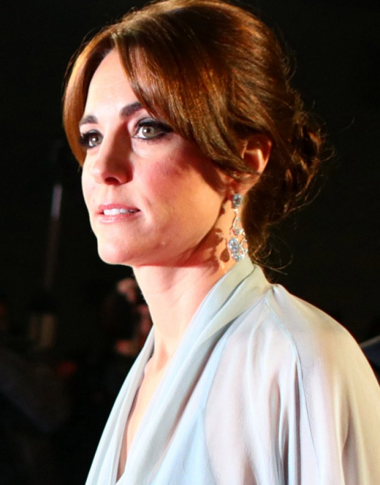 Αυτή είναι η γυναίκα που έκλεψε την παράσταση στην πρεμιέρα της νέας ταινία τους James Bond [εικόνες]