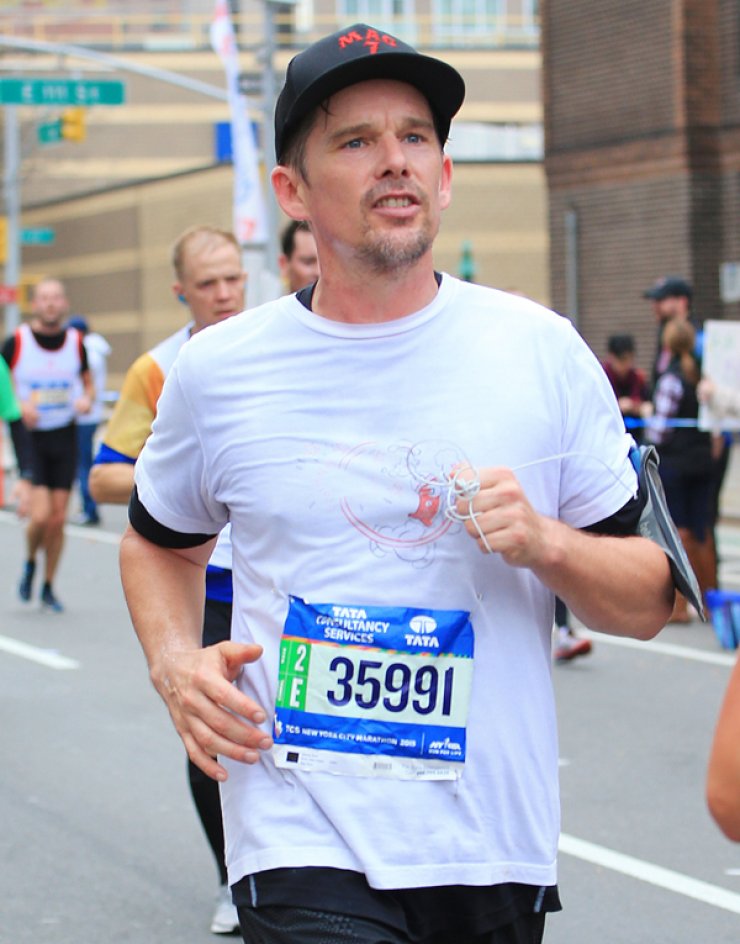 Ο κούκλος σταρ που έτρεξε όλο το μαραθώνιο της Νέας Υόρκης [εικόνες]