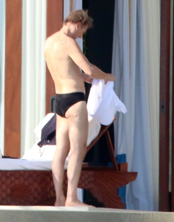 Δείτε πως είναι με μαγιό 64χρονος διάσημος ηθοποιός [εικόνες]