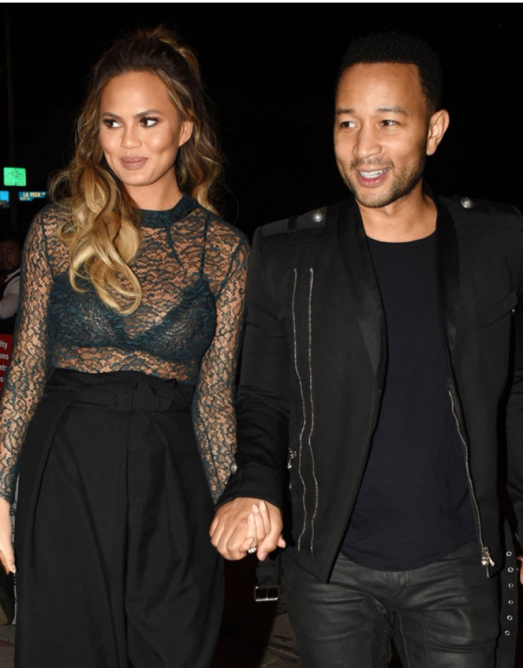 Διάσημο ζευγάρι περιμένει το πρώτο του παιδί και πετάει στα σύννεφα [εικόνες]