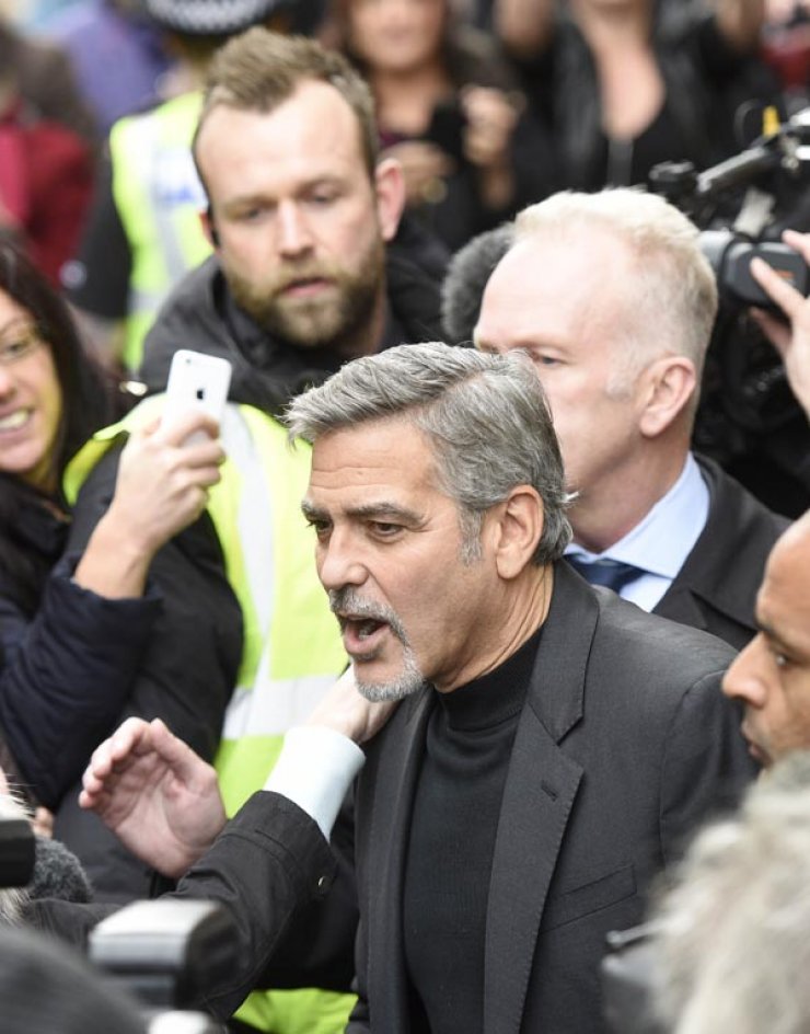 Χαμός έγινε στο μαγαζί που έφαγε ο George Clooney [εικόνες]