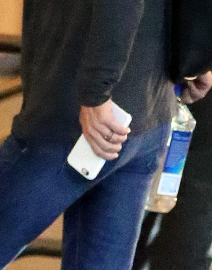 Χολυγουντιανή σταρ φοράει τη βέρα ακόμη και μετά το χωρισμό [εικόνες]