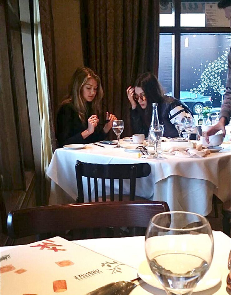 Αυτές είναι οι δύο πιο σέξυ αδερφές του Hollywood [εικόνα]