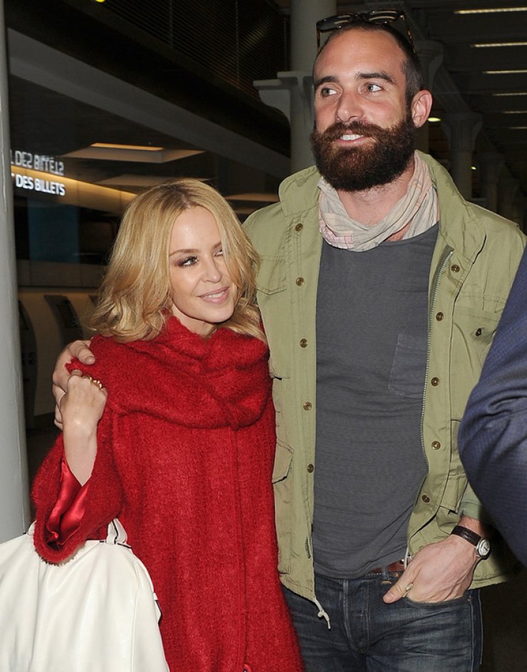 Η Kylie Minogue μας παρουσιάζει τον 27χρονο κούκλο σύντροφό της [εικόνες]