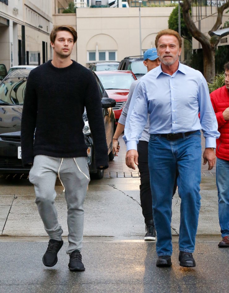 O Arnold Schwarzenegger για shopping μαζί με το γιο του [εικόνες]