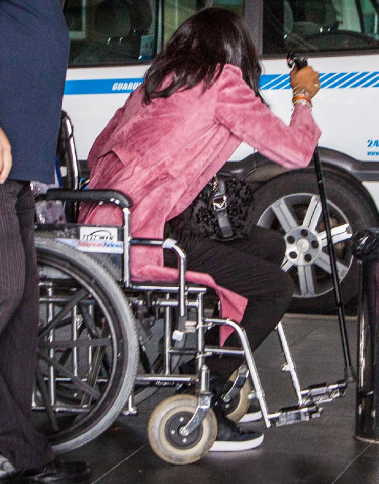 Σε αναπηρικό καροτσάκι η Naomi Campbell [εικόνες]