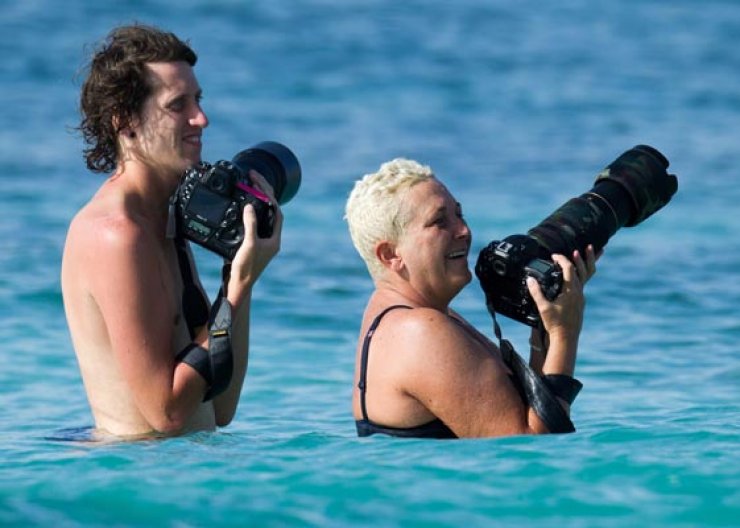 Δείτε τι τραβάνε οι paparazzi για να βγάλουν μια φωτογραφία [εικόνα]