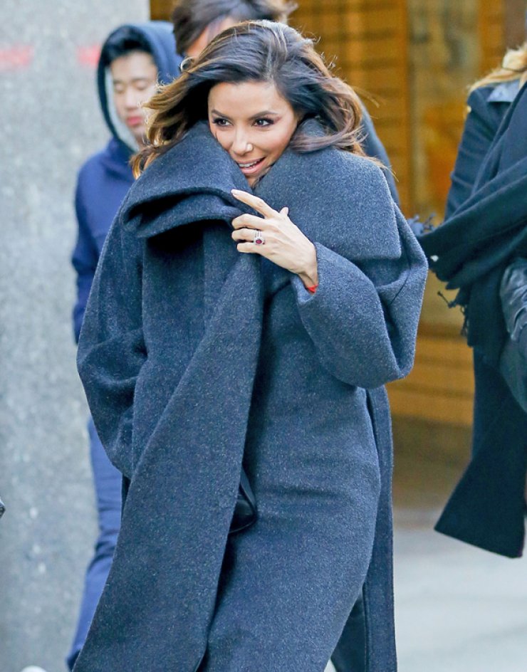 Διάσημη ηθοποιός μας δείχνει το τεράστιο μονόπετρο που της χάρισε ο σύντροφός της [εικόνες]