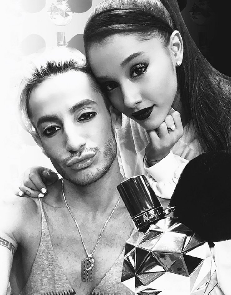 Ariana Grande: Τι είναι αυτό που την έχει κάνει να πετάει απ΄τη χαρά της [εικόνες]