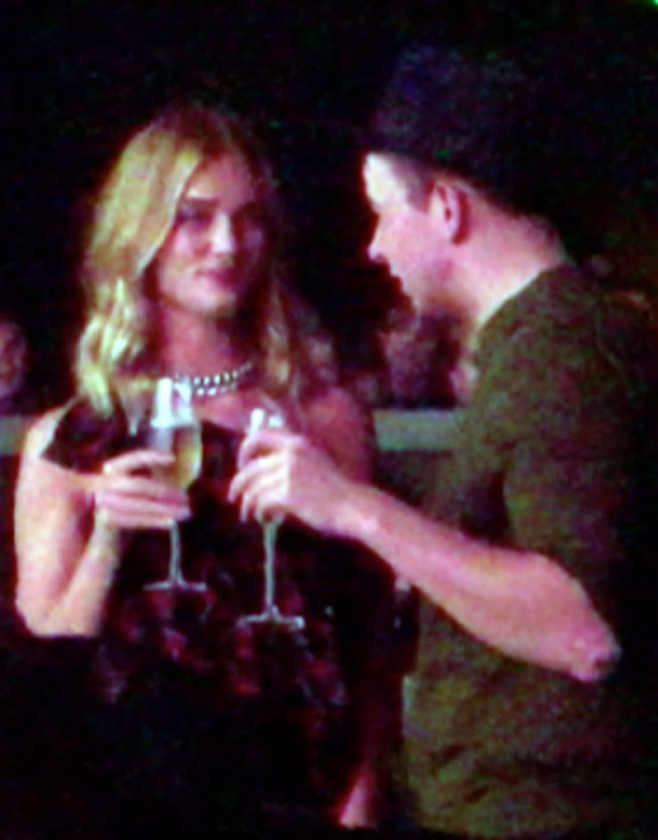 Το ξέφρενο ξενύχτι διάσημου αρραβωνιασμένου μοντέλου [εικόνες]