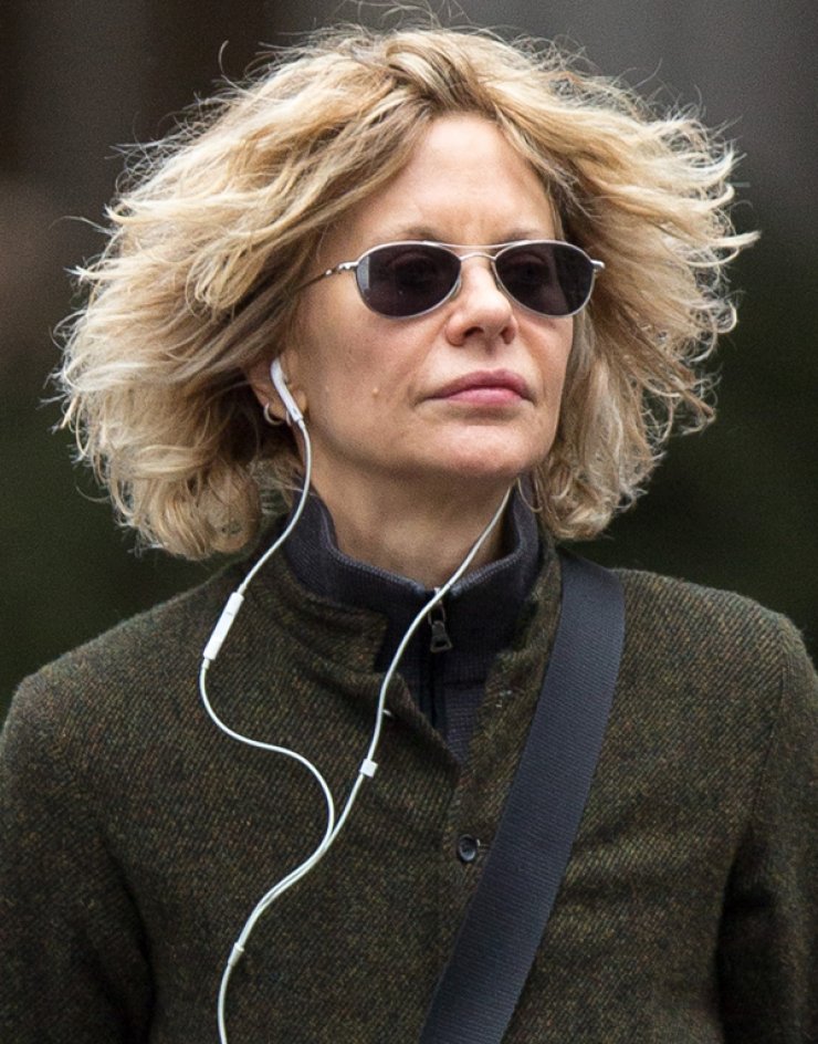 Αγνώριστη διάσημη ηθοποιός στα 54 της [εικόνες]