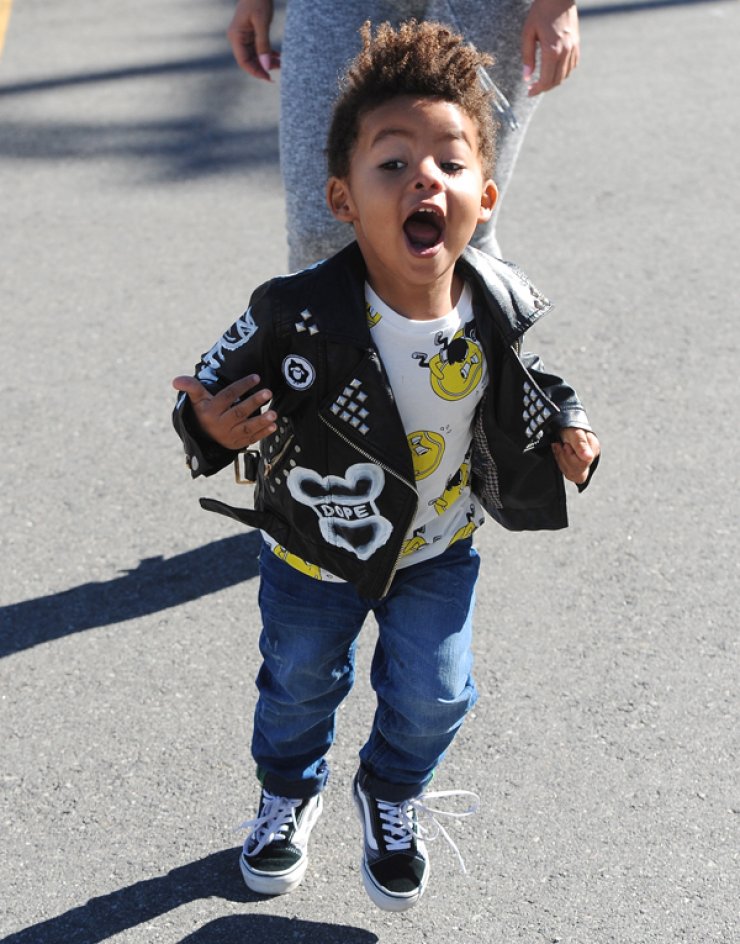 Δείτε το χαριτωμένο γιο διάσημης ηθοποιός [εικόνες]