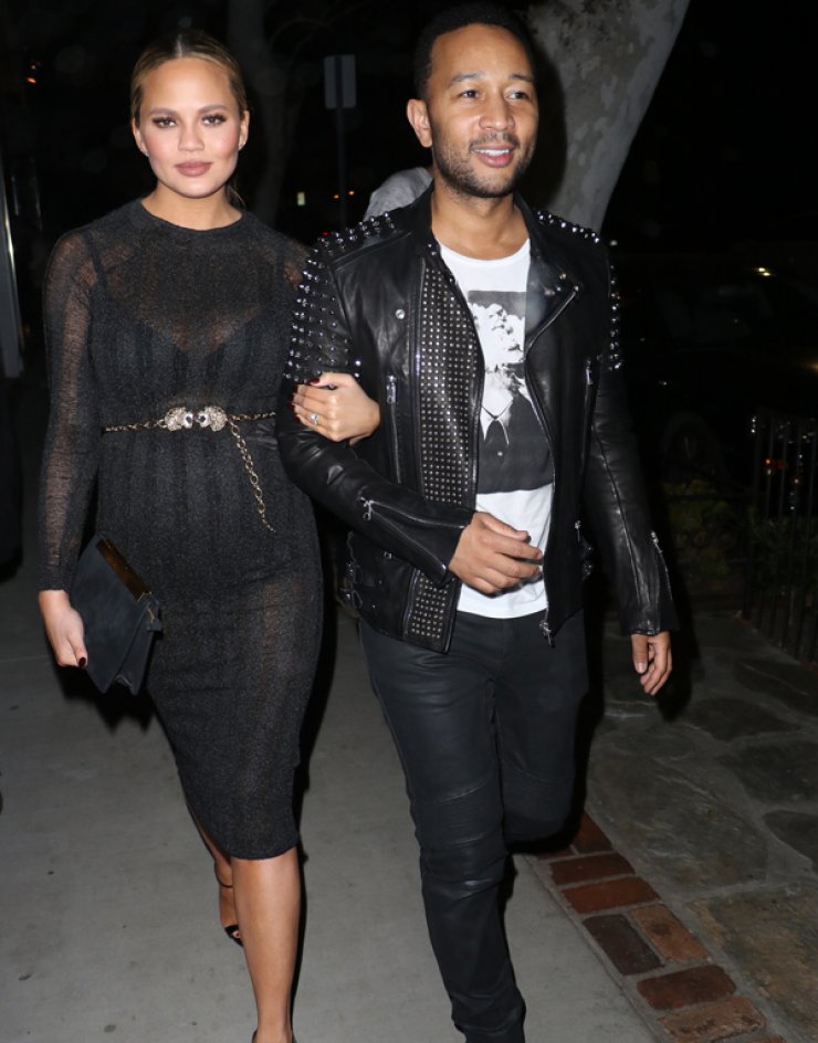 Νέα σέξυ εμφάνιση από την έγκυο σύζυγο του John Legend [εικόνες]