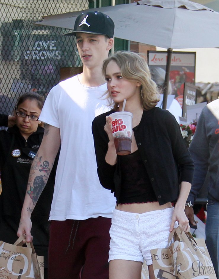 Johnny Depp: Εγκρίνει το αγόρι της κόρης του; [εικόνες]