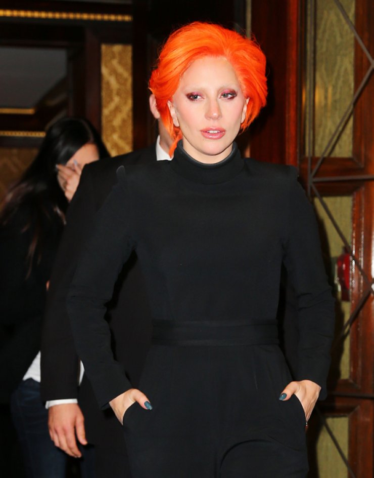 Lady Gaga: Μέχρι και τα μαλλιά της έβαψε για τον David Bowie [εικόνες]