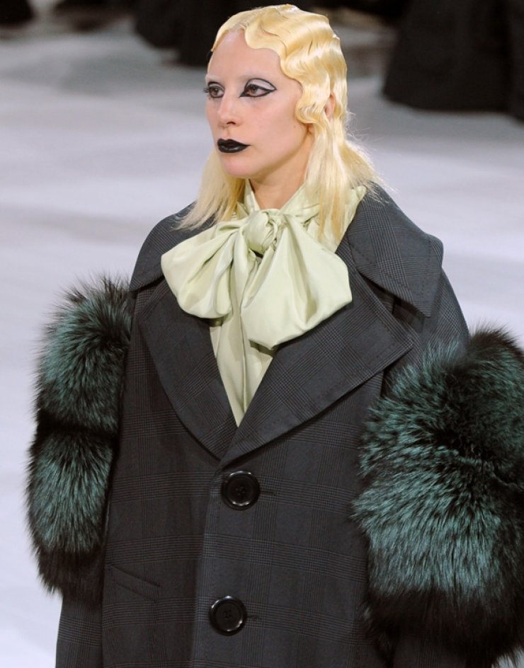 Lady Gaga: Σε ρόλο μοντέλου περπάτησε στο fashion show του Marc Jacobs [εικόνες]