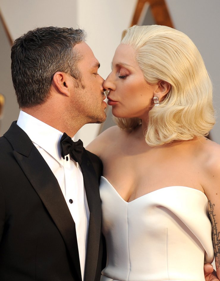 Σκόρπισε συγκίνηση η ερμηνεία της Lady Gaga για τα θύματα σεξουαλικής κακοποίησης [εικόνες]