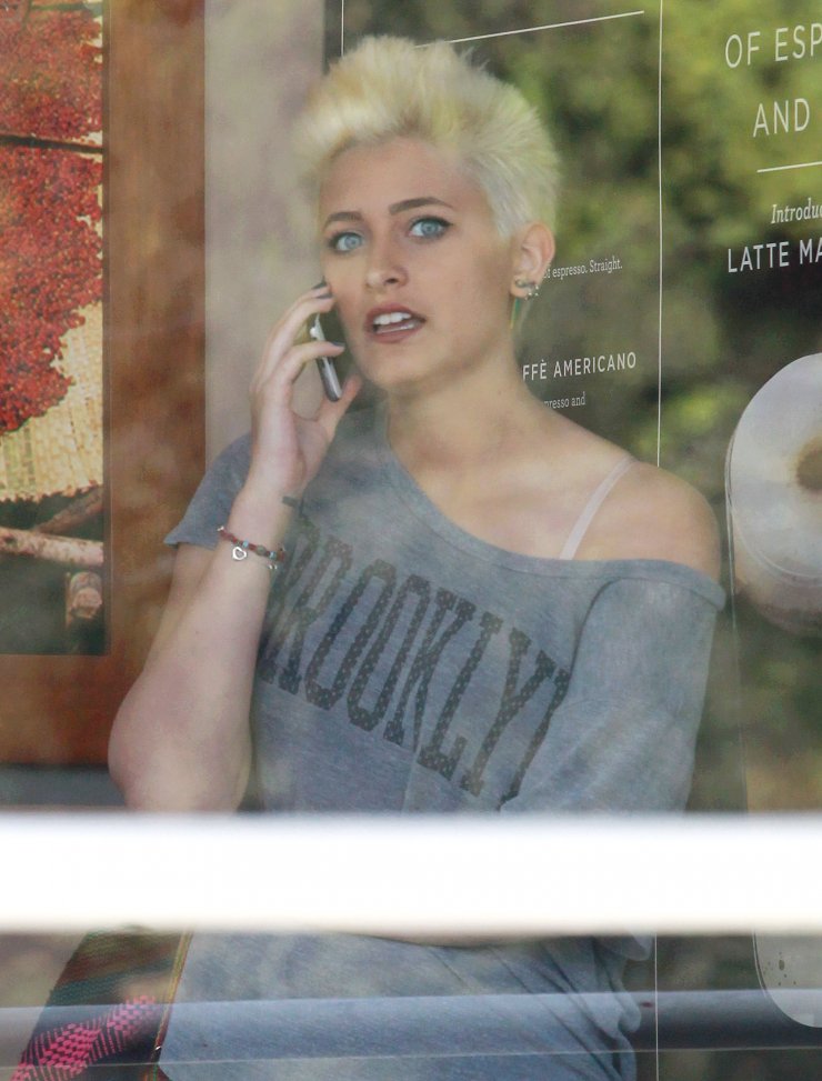 Δείτε πόσο μεγάλωσε και άλλαξε η κόρη του Michael Jackson [εικόνες]