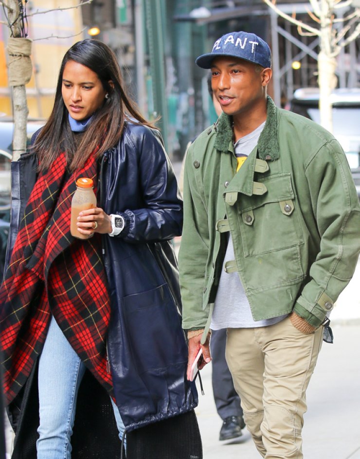 Σπάνια εμφάνιση διάσημου τραγουδιστή με τη σύζυγό του [εικόνες]