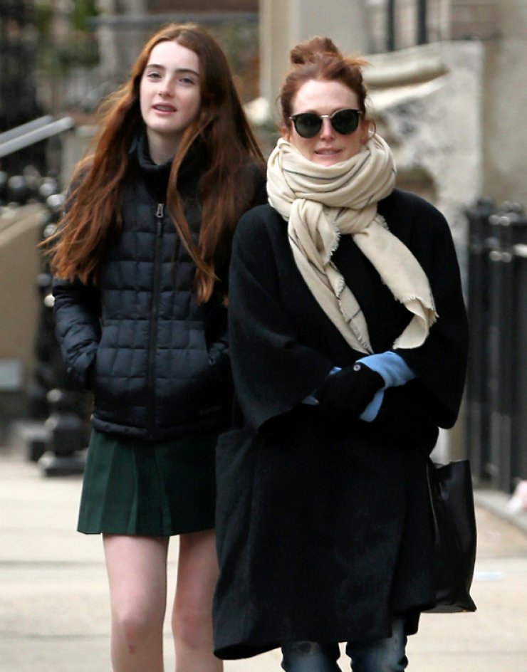 Σπάνια εμφάνιση διάσημης ηθοποιού με την κόρη της [εικόνες]