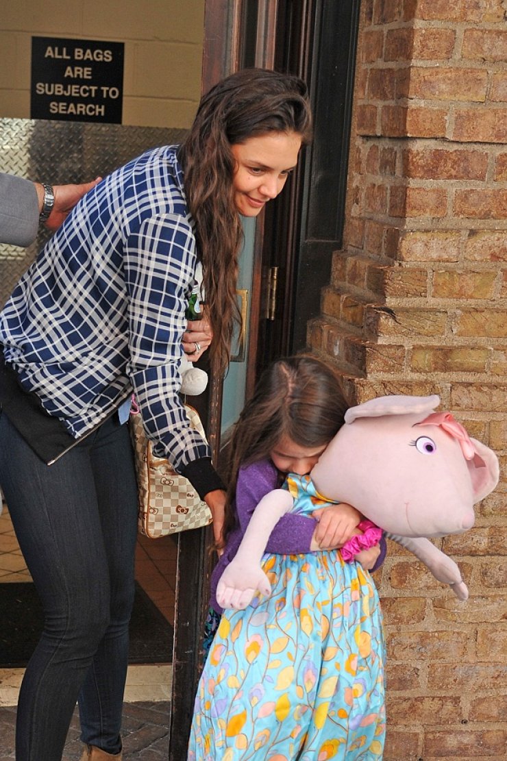 Kate Holmes: Ξόδεψε 30 χιλιάδες λίρες για τα δώρα της κόρης της!