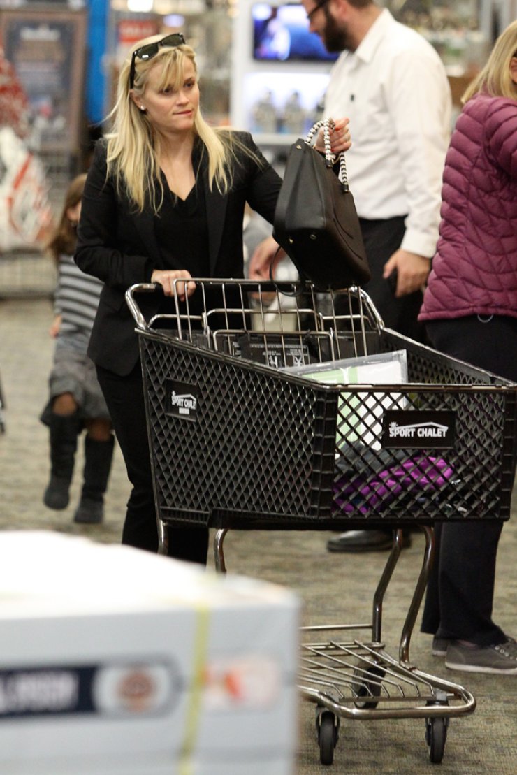 H Reese Witherspoon πήγε για shopping