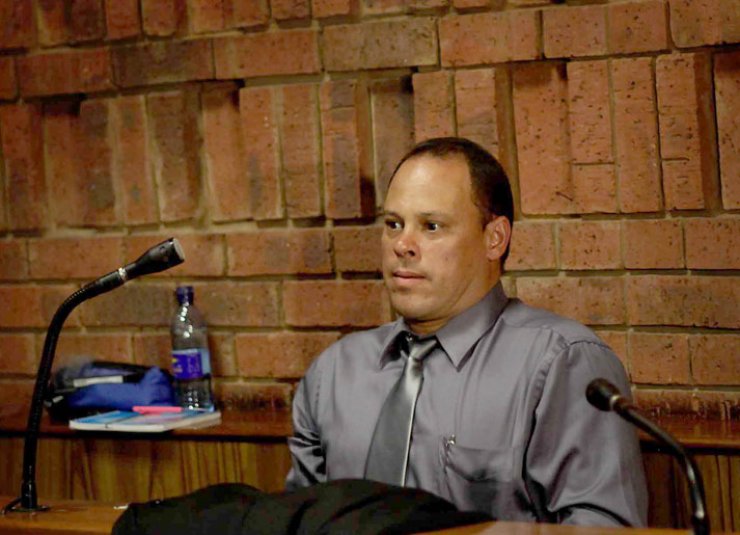 Κι όμως ο αστυνομικός της υπόθεσης Πιστόριους κατηγορείται για 7 φόνους